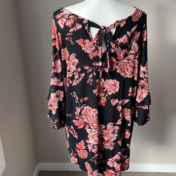 *Host Pick* Midis floral top - Picture 10 of 12